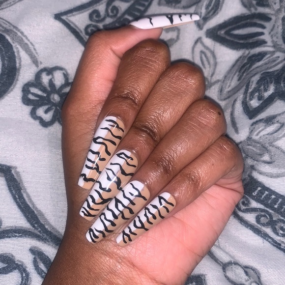 Mixed Tiger Press On Nails - Picture 1 of 3